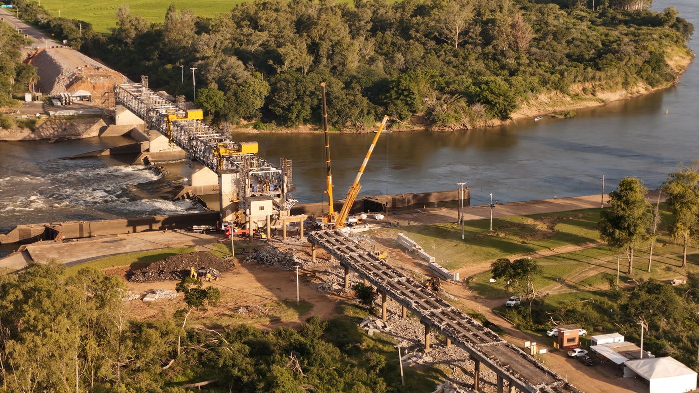 Demolição da Ponte do Fandango na BR-153