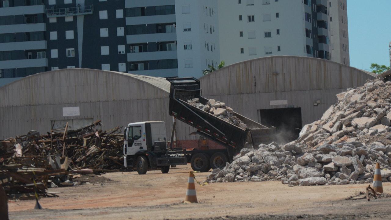 Carregamento de resíduos de demolição