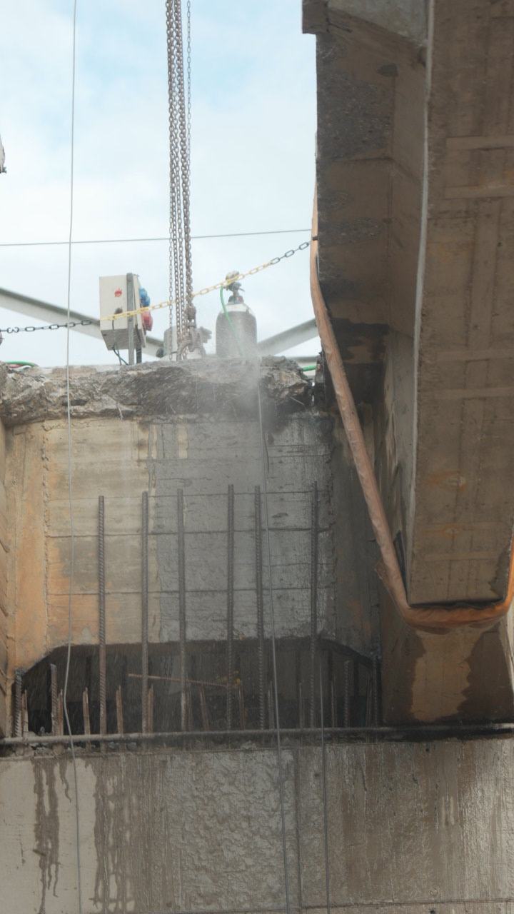 Corte de concreto com fio diamantado